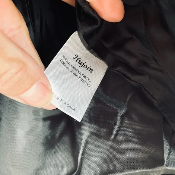 Black Cropped Puffer Jacket with High Collar and Quilted Design - Picture 5 of 8